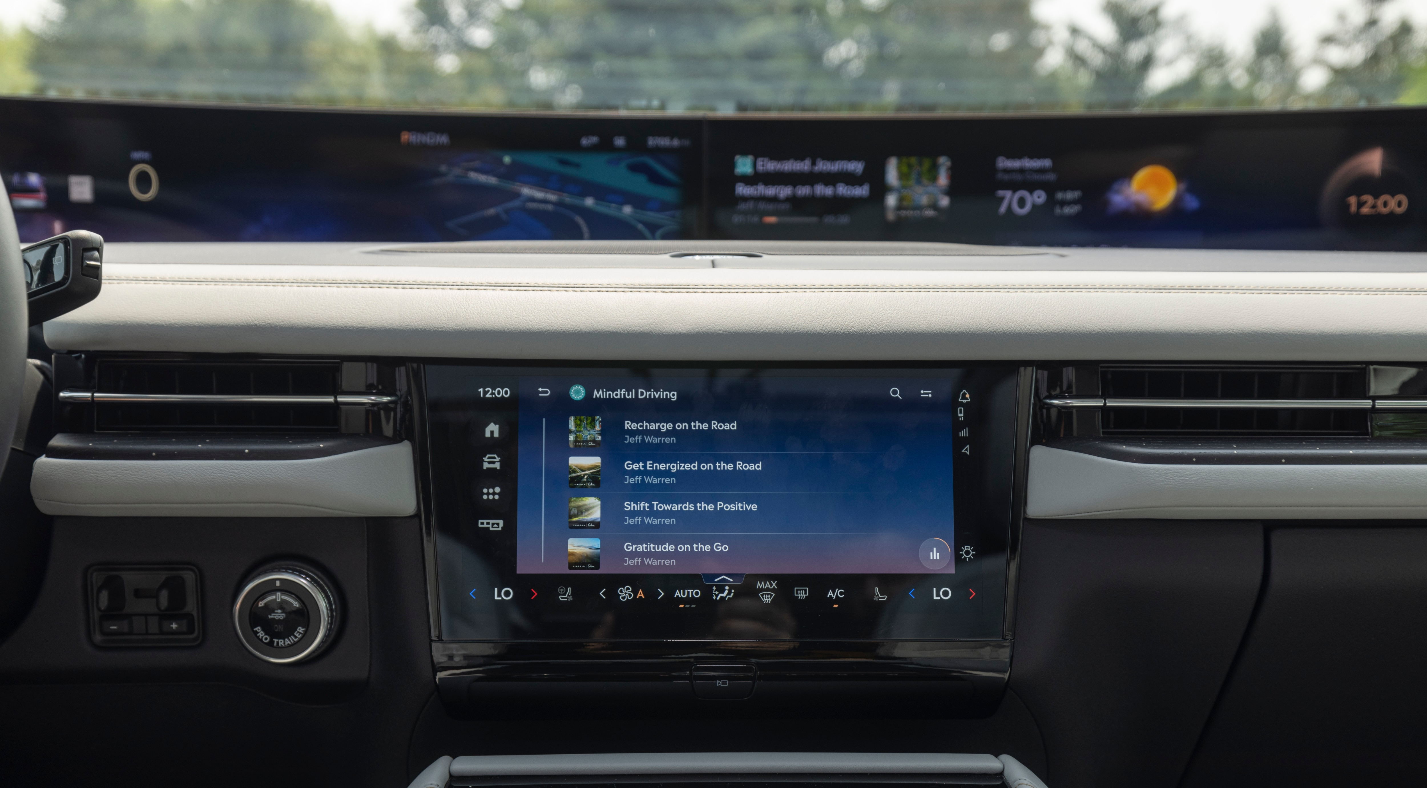 Actual screens may vary.